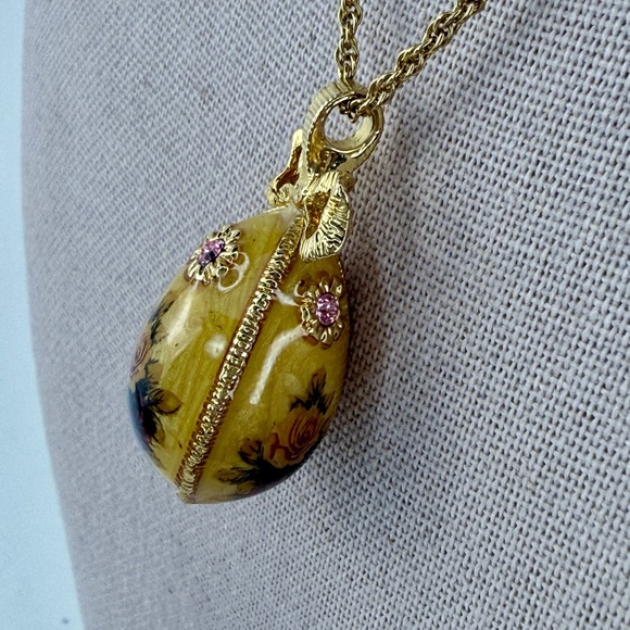 Vintage Joan Rivers Egg Pendant necklace - Picture 3 of 6